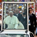 البابا فرانسيس يتعرض لإصابة ونزيف في كولومبيا
