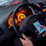 تقنية ذكية تكشف استخدام السائقين للهواتف