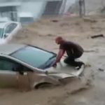 حول السيارة المتضررة من مياه الأمطار