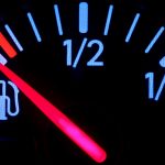 مخاطر قيادة السيارة بخزان وقود شبه فارغ