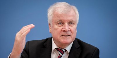 إجراءات حازمة ضد عنف اليمين المتطرف horst-seehofer-19