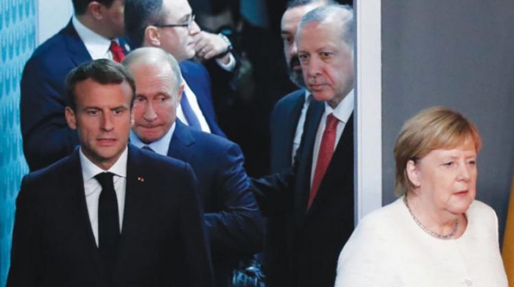 الرئيس الفرنسي يأمل زعامة أوروبا Mak_Mer