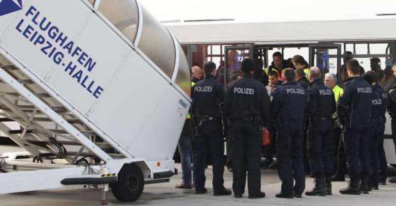 مطالب بزيادة عمليات "الترحيل الجماعي" ترحيل جماعي