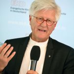 لمساعدته اللاجئين .. رئيس كنيسة ألمانية يتلقى تهديدات بالقتل