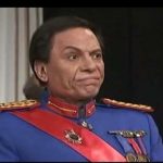 ممثل يسخر من وصف “عادل إمام” بـ “الزعيم”