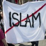 هل يُعاني المسلمون من الاضطهاد في أوروبا؟