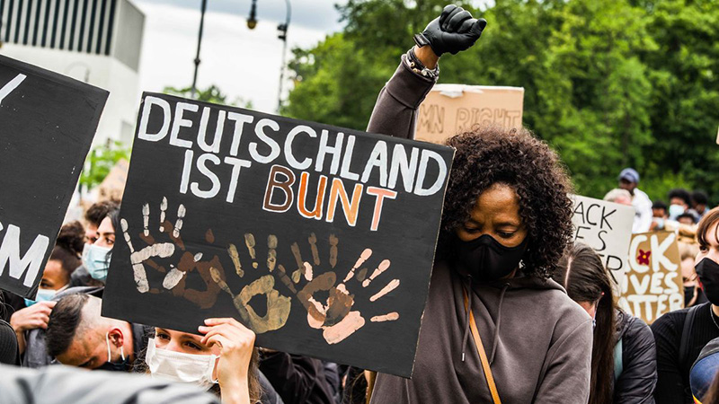 لم يعد الأمر يتعلق بـ "هل هناك عنصرية؟" 124