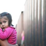 أطفال المهاجرين وضياع الهوية