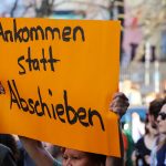 الخروج بدلاً من الترحيل