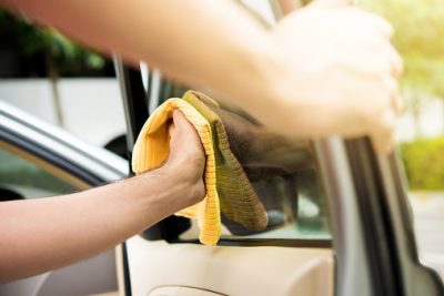 خطوات للحفاظ على أمان السيارة cleaning