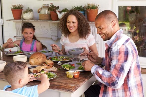 اجمعى اسرتك على مائدة الطعام FAMILY-DINNER