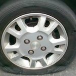 للمبتدئين: في حالة انفجار إطار السيارة