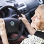 برنامج لتعليم كبار السن تفادي الحوادث أثناء القيادة