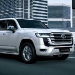 تشغيل المحرك أثناء التوقف بالسيارة