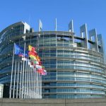 برلمانيون أوروبيون يطالبون باتخاذ “تدابير عملية” لمكافحة التمييز العنصري