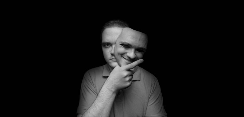 الزوج الغشاش .. يتمتع بصفات الملائكة الزوج الغشاش .. يتمتع بصفات الملائكة