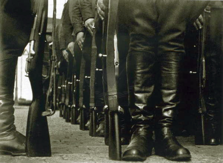 “الحنين للنازية”.. 23232