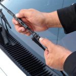 للعناية بمساحات زجاج السيارة