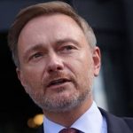 وزير المالية يدعو لإصلاحات هيكلية للخروج من «البؤس» الاقتصادي