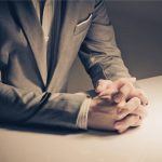 حركات جسدية تكشف نواياك.. تجنبها