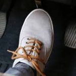 تعرف على أهمية مسافة التوقف عند كبح السيارة وكيفية احتسابها