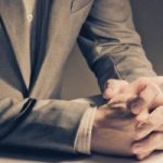 حركات جسدية تكشف نواياك.. تجنبها